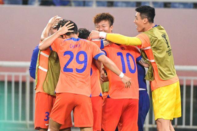 意甲-吉鲁传射约维奇破门 AC米兰3-2弗罗西诺内
